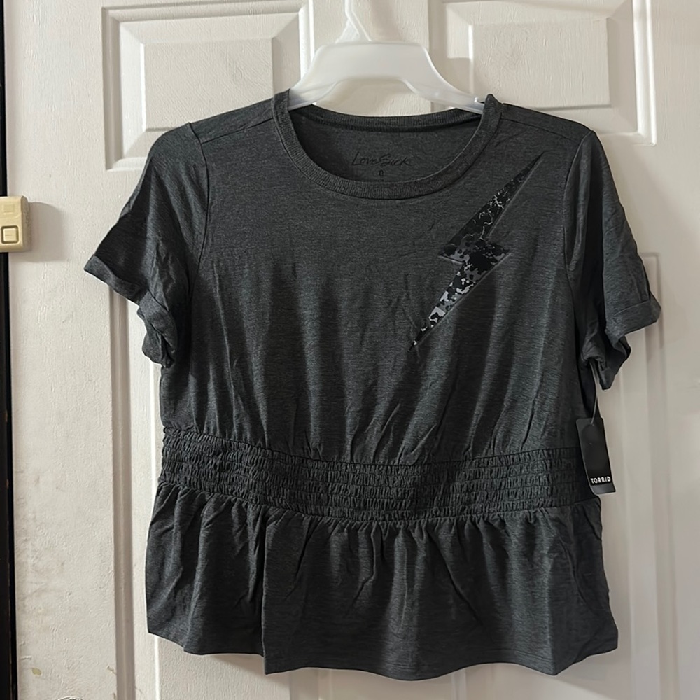 TORRID LOVESICK ICON SMOCKED WAIST TEE: GRAY: NEW WITH TAGS: SIZE 0 (L)